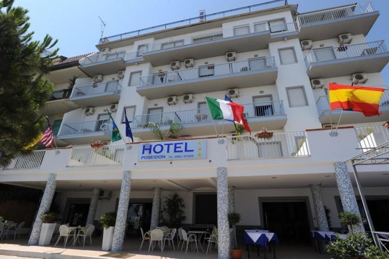 Hotel Poseidon コリリアーノ・カーラブロ エクステリア 写真